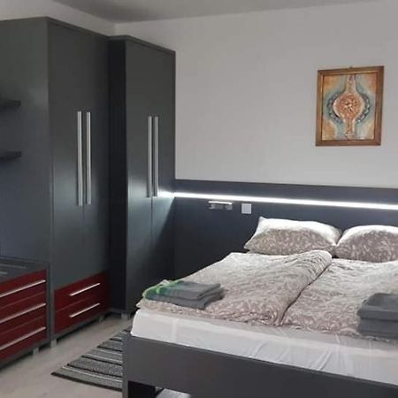 Szoba Konyha Lakas Komárno Екстериор снимка